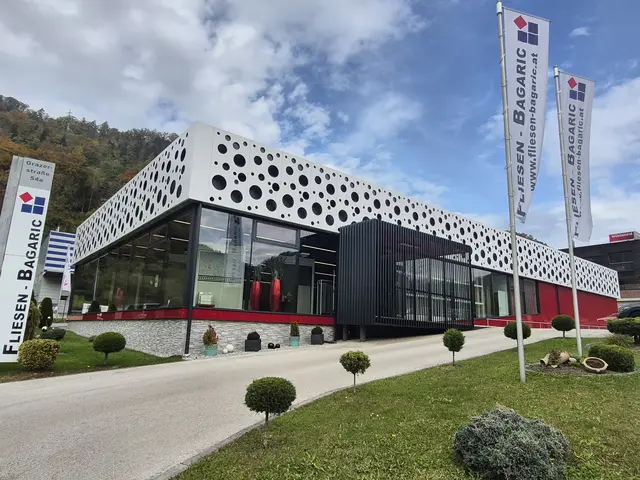 Von weitem sichtbar und die Visitenkarte von Fliesen Bagaric.