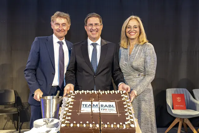 Große Jubiläumsfeier in den Welser Minoriten: Andreas Rabl (Mitte) ließ sich für ein Jahrzehnt Bürgermeisteramt gebührend feiern. | Foto: Fraccaroli