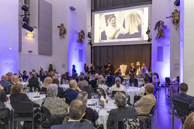 Rund 200 geladene Gäste waren zu der Jubiläumsfeier von Bürgermeister Andreas Rabl in die Welser Minoriten gekommen. | Foto: Fraccaroli