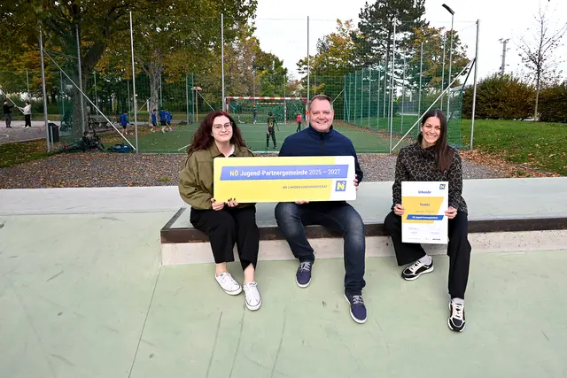 Jugendgemeinderätin Julia Lipkovics (SPÖ), LA Bürgermeister Christian Samwald und Stadträtin Jeannine Schmid. | Foto: Stadtgemeinde Ternitz