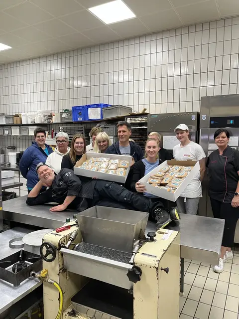 Backen für den guten Zweck – Die Lebkuchen für die Spendenaktion für die Rollenden Engel auf der Kuchenmesse sind fertig. | Foto: Messe Wels