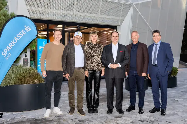 Maximilian, Alexander und Elisabeth Ehrhart-Schöpf, Klaus Hilber (Kammer), sowie Mario Kometer und Markus Scheiring (Sparkasse Imst). | Foto: Sparkasse Imst/Christoph Nösig