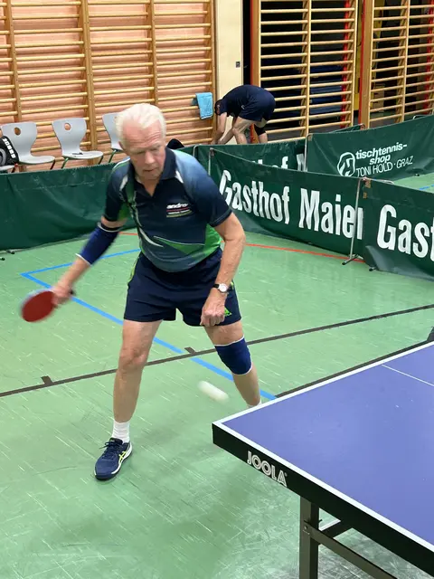 Bild von Hans Jürgen Neumann, der trotz seines fortgeschrittenen Alters noch immer durch herausragende Leistungen überzeugen kann. | Foto: TTC Intersport Frühsückl/Stöckl