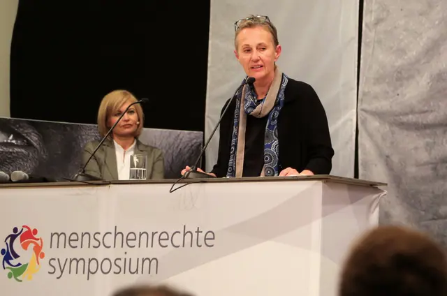 Gudrun Blohberger (pädagogische Leiterin der KZ-Gedenkstätte Mauthausen) fasste den aktuellen Stand im Beteiligungsprojekt Gusen zusammen. | Foto: Eckhart Herbe