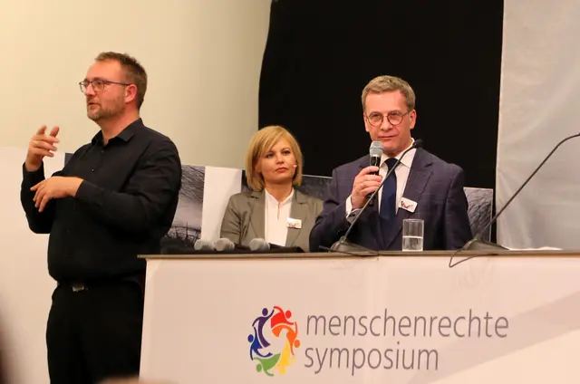 "Unverzichtbarerer, toller Dialog!" Przemysław Gembiak von der polnischen Botschaft zeigte sich sehr angetan vom Erlebten. | Foto: Eckhart Herbe