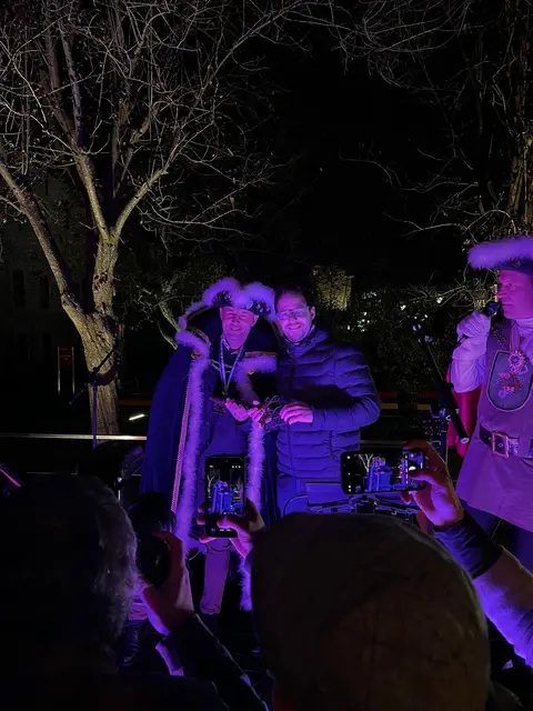 Vizebürgermeister Clemens Mitteregger übergab den Stadtschlüssel dem neuen Herzog. | Foto: MeinBezirk