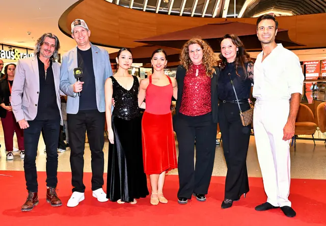 Starke Auftritte: Enrique Gasa Valga, Moderator Sebastian Kaufmann und die Limonadas mit CYTA Marketingchefin Verena Haselwanter und Center Managerin Tanja Klocker | Foto: Hassl