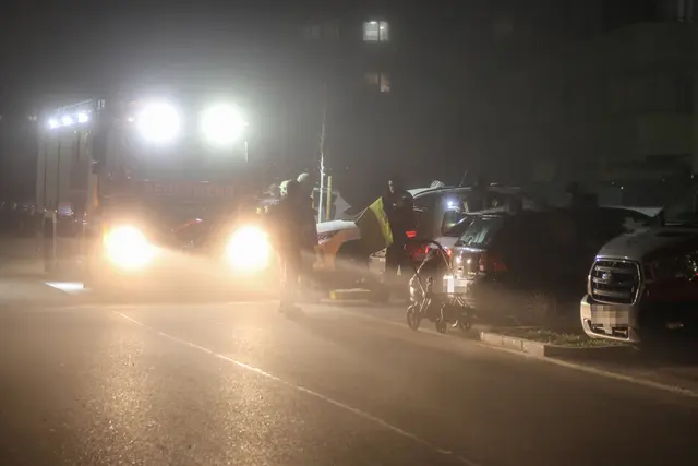 Nur durch Zerbrechen der Seitenscheibe konnte ein Kleinkind aus einem Auto in Wels-Vogelweide befreit werden. | Foto: laumat.at