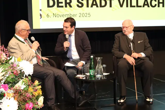 Es folgten Ansprachen von zwei Urgesteinen des Faschings und Kirchtags. | Foto: MeinBezirk/Chiara Kresse