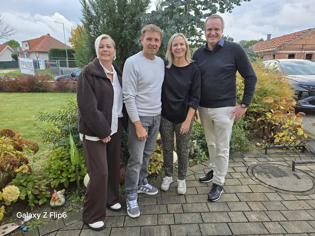 Von links nach rechts: Vizebgm. Birgit Grafl, Ehegatte Franz Dominkovitsch, Sabine Dominkovitsch und GV und Bruder DI Christian Payer.
 | Foto: Gemeinde Neutal