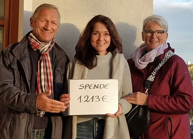 Das Ehepaar organisierte vorm Umzug einen Flohmarkt und spendete den Reinerlös an den Sozialfonds.  | Foto: Gemeindeamt