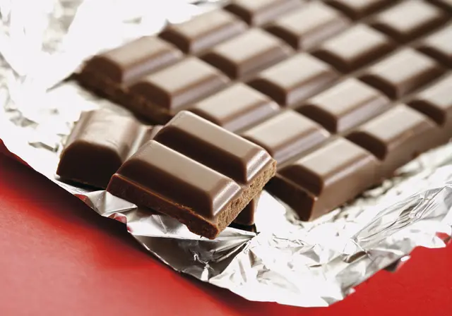 249 Tafeln Schokolade und 16 Packungen Schokobonbons wurden sichergestellt - die Süßigkeiten waren zuvor mutmaßlich gestohlen worden. (Symbolfoto) | Foto: mev.de