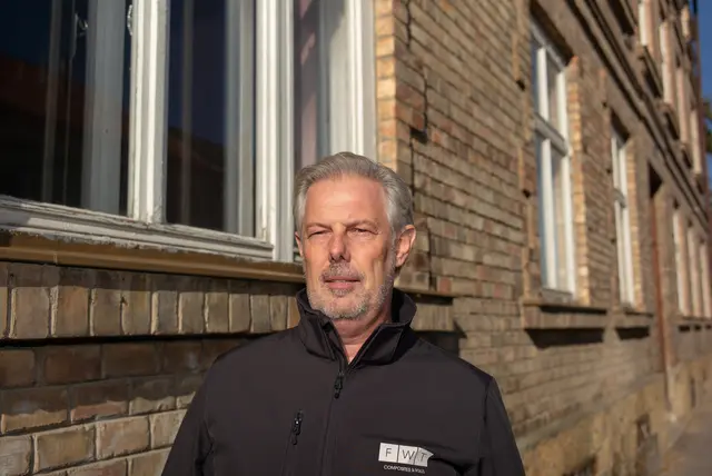 Stadtrat Günther Kautz (SPÖ) vor den Häusern Ziegelhäusern. | Foto: Santrucek