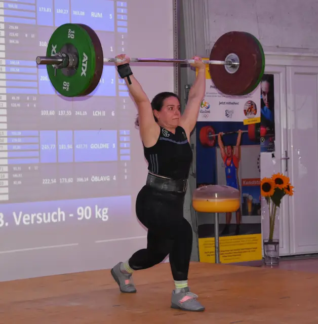 Dr. Anna Zwietasch Öblarn-AV Graz beim 90 kg Stoßen | Foto: Conny Högg