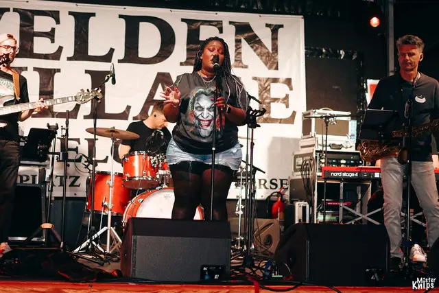 Das Singen ist Emely Myles Leidenschaft. Auf der Bühne möchte sie Freude und Ehrlichkeit zum Ausdruck bringen. Am liebsten singt sie Soul Rock, Balladen, ab und zu aber auch rockigeres.

 | Foto: Mister Knipps