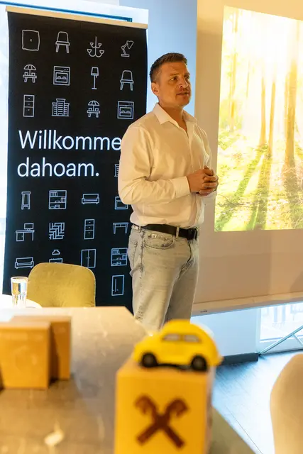 Andreas Waldhart präsentierte E-Autos als Zukunft für Unternehmen. | Foto:  mein Bezirk