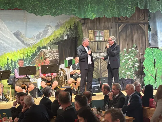 Georg Hetzenauer mit Hubsi Trenkwalder bei der Eröffnung der Agro Alpin | Foto: MeinBezirk