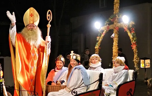 In vielen Gemeinden kommt der Nikolaus und beschenkt die "braven" Kinder. | Foto: Christoph Schwenk