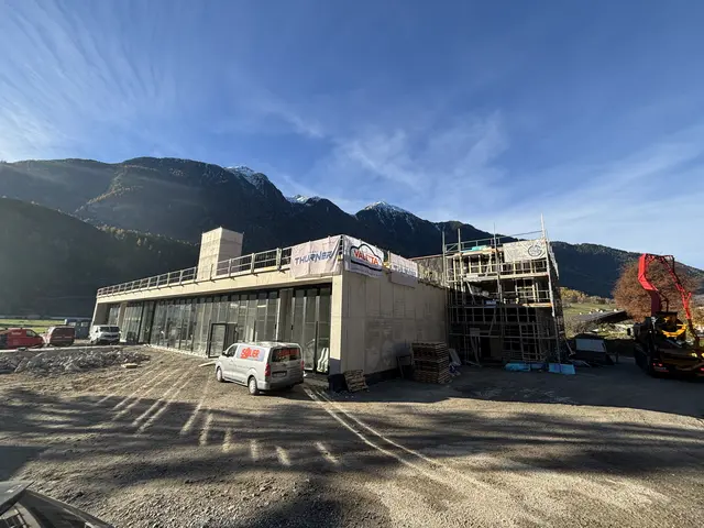 Das Einsatzzentrum in Oetz ist derzeit im Bau und soll ein multifunktionales Gebäde werden. | Foto: Perktold