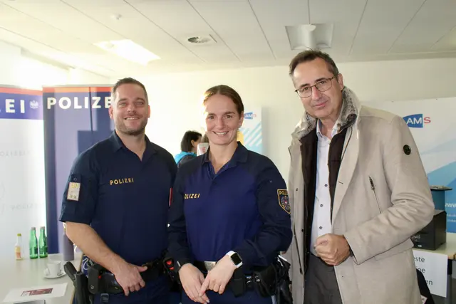 Erstmals dabei: die Polizei - mit Bürgermeister Max Oberleitner | Foto: MeinBezirk Perg/Köck