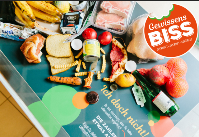 Sehenswerte Wanderausstellung "GewissenBISS. Geerntet.Gekauft.Gekübelt." zu sehen vom 05.11.2025 bis zum 04.12.2025 in der AK Imst 