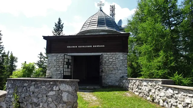 Ein paar Minuten später vor der Josefskapelle und ... | Foto: © Silvia Plischek