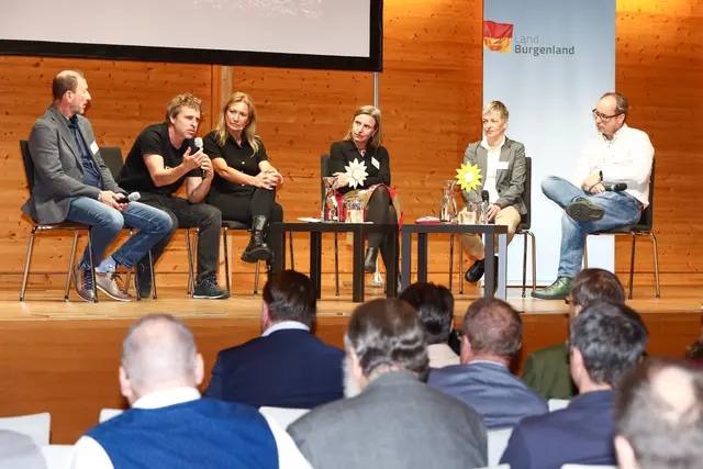 Diskussionsrunde im Anschluss an die Fachvorträge mit Andreas Baumgarten (AGES), Gernot Bodner (BOKU), Moderatorin Angelika Niedetzky, Gundula Prokop (Umweltbundesamt), Claudia Winkovitsch (LWK Burgenland) und Bernhard Scharf (BOKU) | Foto: Landesmedienservice Burgenland