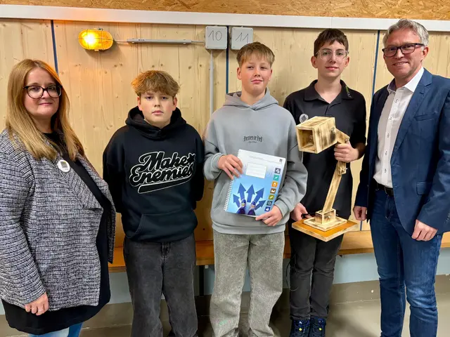 Christoph Meinhard, Schulleiterstellvertreter, konnte zahlreiche Lehrberufe präsentieren. | Foto: Markus Kahrer