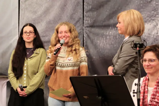 "Kinder ernst nehmen, wenn sie Demokraten werden sollen. Sie merken sich das ganz genau", mahnt  Junglehrerin Franziska Klär. | Foto: Eckhart Herbe