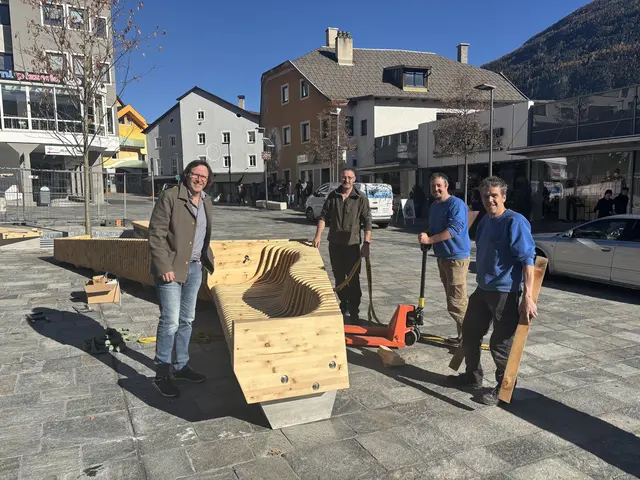 Beste Laune am Platz: Michael Goidinger mit dem "Bankdirektor", Tischler und "Handlanger".