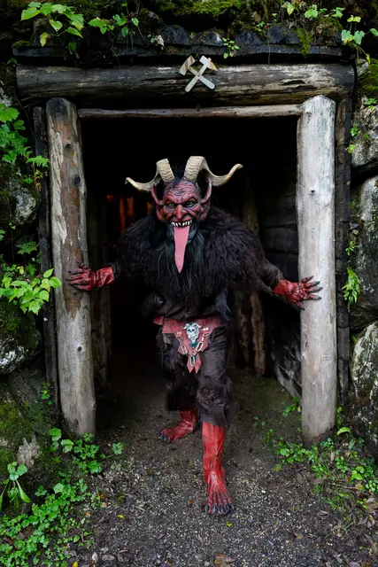 Die Köflacher Gruam Teifl bereiten sich auf den Krampuslauf vor. | Foto: Alex Ramschak