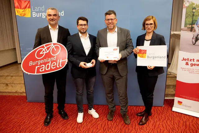 LR Heinrich Dorner, Bgm.in Claudia Schlager, Dominik Schmidt (Stadtgemeinde Mattersburg), Werner Fleischhacker (Stadtgemeinde Eisenstadt), Sonja Glatz (Gesundes Dorf), Christine Zopf-Renner, Leiterin Mobilitätszentrale Burgenland (v.l.). | Foto: Landesmedienservice Burgenland/Daniel Fenz