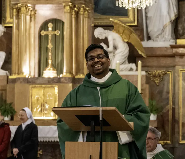 Die Pfarre Gumpendorf hat einen neuen Pfarrprovisor: Pater Prabumetha Arockiasamy möchte in Mariahilf einen Ort schaffen, an dem Menschen Heimat, Trost und Hoffnung finden. | Foto: Pfarre Gumpendorf