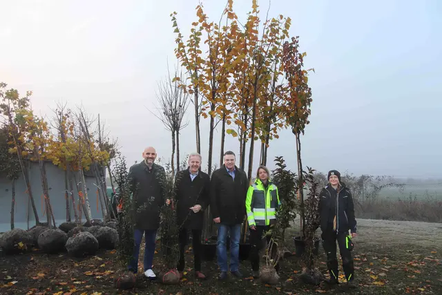 STR Jürgen Schöny, Vize Bgm. Christian Pusch, Bgm. Abg. z. NR Wolfgang Kocevar, Gärtnerinnen Ulrike Stockinger &amp; Katharina Schmölz | Foto: Stadtgemeinde Ebreichsdorf