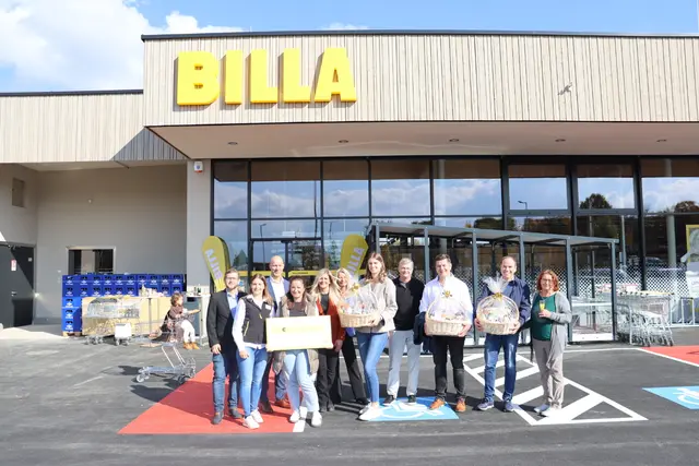 Das Billa-Team mit seinen Ehrengästen bei der Wiedereröffnung | Foto: BILLA AG