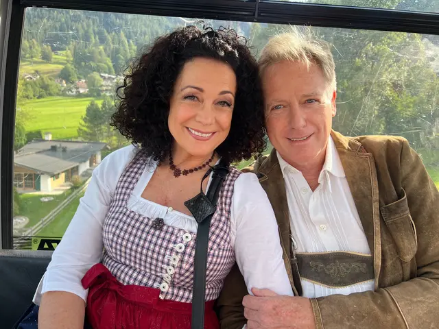 Barbara Wussow und Albert Fortell stellen sich in den Dienst der guten Sache und lesen am 29. November in St. Johann im Saggautal unter dem Motto "Adventzauber". | Foto: Fortell