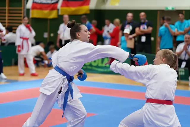 Die Eltendorferin Nora Wiesner (links) errang bei der Wado-Ryu Europameisterschaft in Lüttich die Bronzemedaille.  | Foto: Karateverein Fürstenfeld