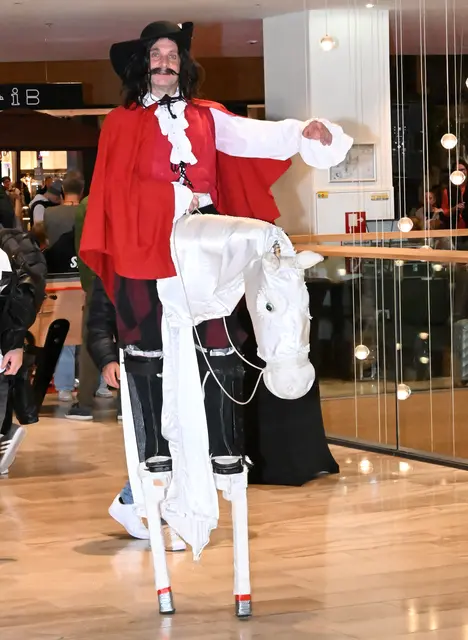 Wir lüften alle Geheimnisse: Hier handelte es sich um den Chef der berittenen Leitgarde der CATA-Geschäftsleitung. | Foto: Hassl