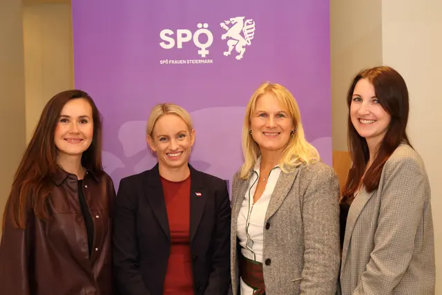 Ehrengäste: v.l.: Regionalfrauenvorsitzende Michaela Grubesa, Staatssekretärin Michaela Schmidt, Landesfrauenvorsitzende Elisabeth Grossmann und Landesgeschäftsführerin der SPÖ Frauen Steiermark Julia Leitold. | Foto: SPÖ Regionalorgansiation Liezen