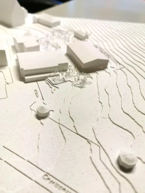 Modell, neuer Kindergarten rechts neben Turnhalle. | Foto: Gde. Waidring