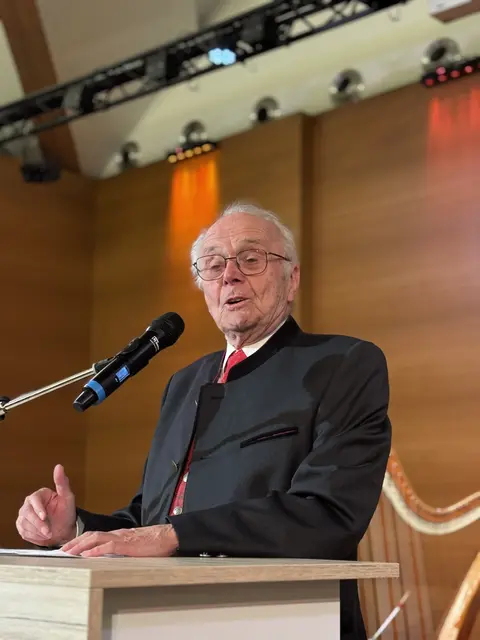 Richard Lipp war Gründungsmitglied des Vereins. Er erzählte von den Anfängen. | Foto: MeinBezirk/Günther Reichel