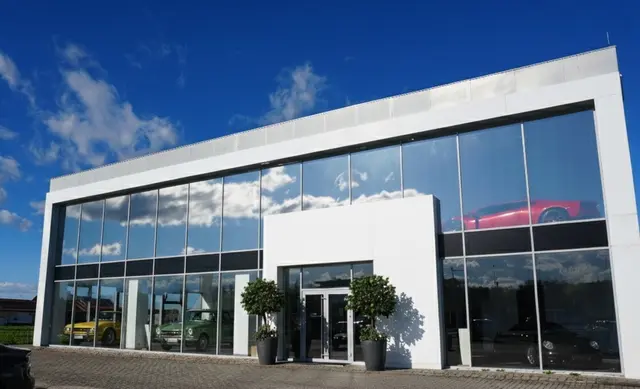 Die modernisierte Außenansicht der Mass-Mobility GmbH am Standort Mureck zeigt den neuen Auftritt des Unternehmens. | Foto: Nicole Schawill