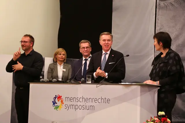 Christoph Bazil (Präsident Bundesdenkmalamt) zeigte sich beeindruckt vom gemeinsamen Archäologie-Projekt. | Foto: Eckhart Herbe