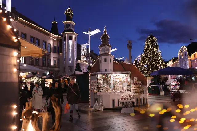 Der Leobener Christkindlmarkt bietet heuer erstmals täglich ein Programm für Groß und Klein. | Foto: Wassler
