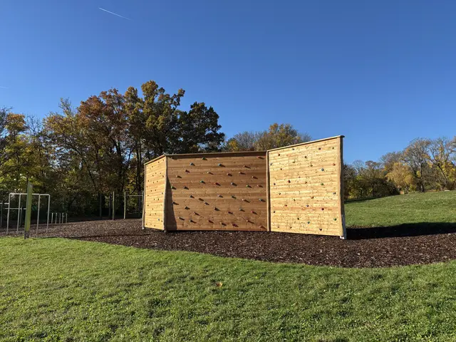 Die neue Boulderwand am Roten Berg. | Foto: Marlene Graupner/MeinBezirk