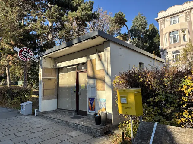 Aktuell bleibt man vor der verschlossenen Tür der Trafik stehen. Nach der Umgestaltung soll es hier nur noch Automaten zum Einkaufen geben. | Foto: Ipirotis/MeinBezirk