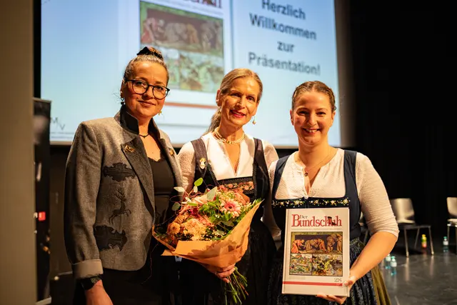 Sieglinde Frohmann (M.) mit zwei ihrer Nachfolgerinnen. | Foto: Julia Haase/Stadtamt Ried