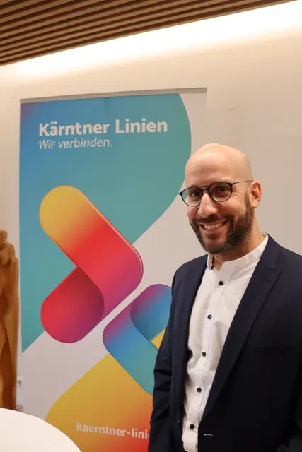 Tibor Jermendy von der Österreichischen Postbus Ag lebt seit Langem in Wien und möchte ein urbanes öffentliches Verkehrsnetz auch am Land ermöglichen. | Foto: MeinBezirk.at