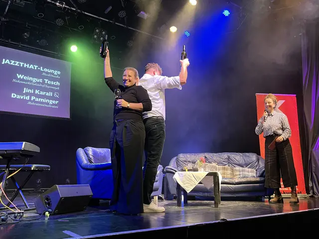 Die Teschs stellten sich mit Humor einem augenzwinkernden "Ehetauglichkeits-Quiz" für Winzerpaare | Foto: Gesa Buzanich