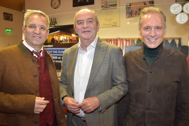 Gastgeber Josef Nocker mi Schneckerl und Gast | Foto: MeinBezirk/René Rebeiz